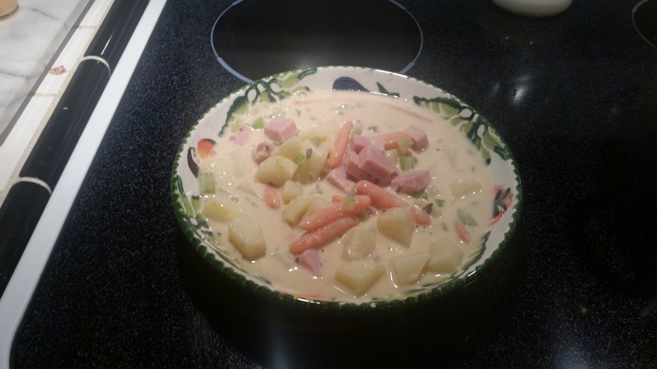 Cheesy Ham and Potato Soup