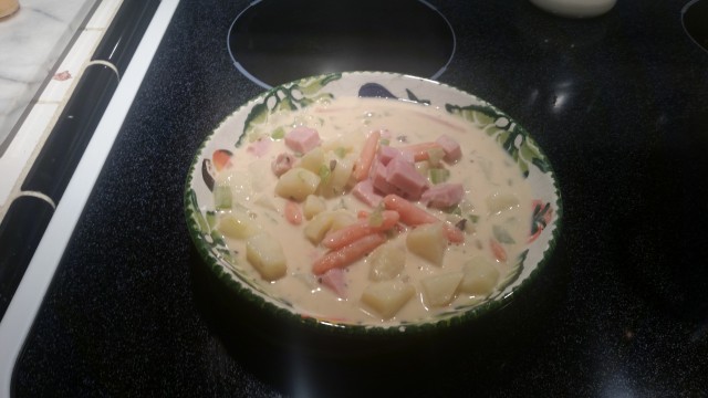 Cheesy Ham and Potato Soup